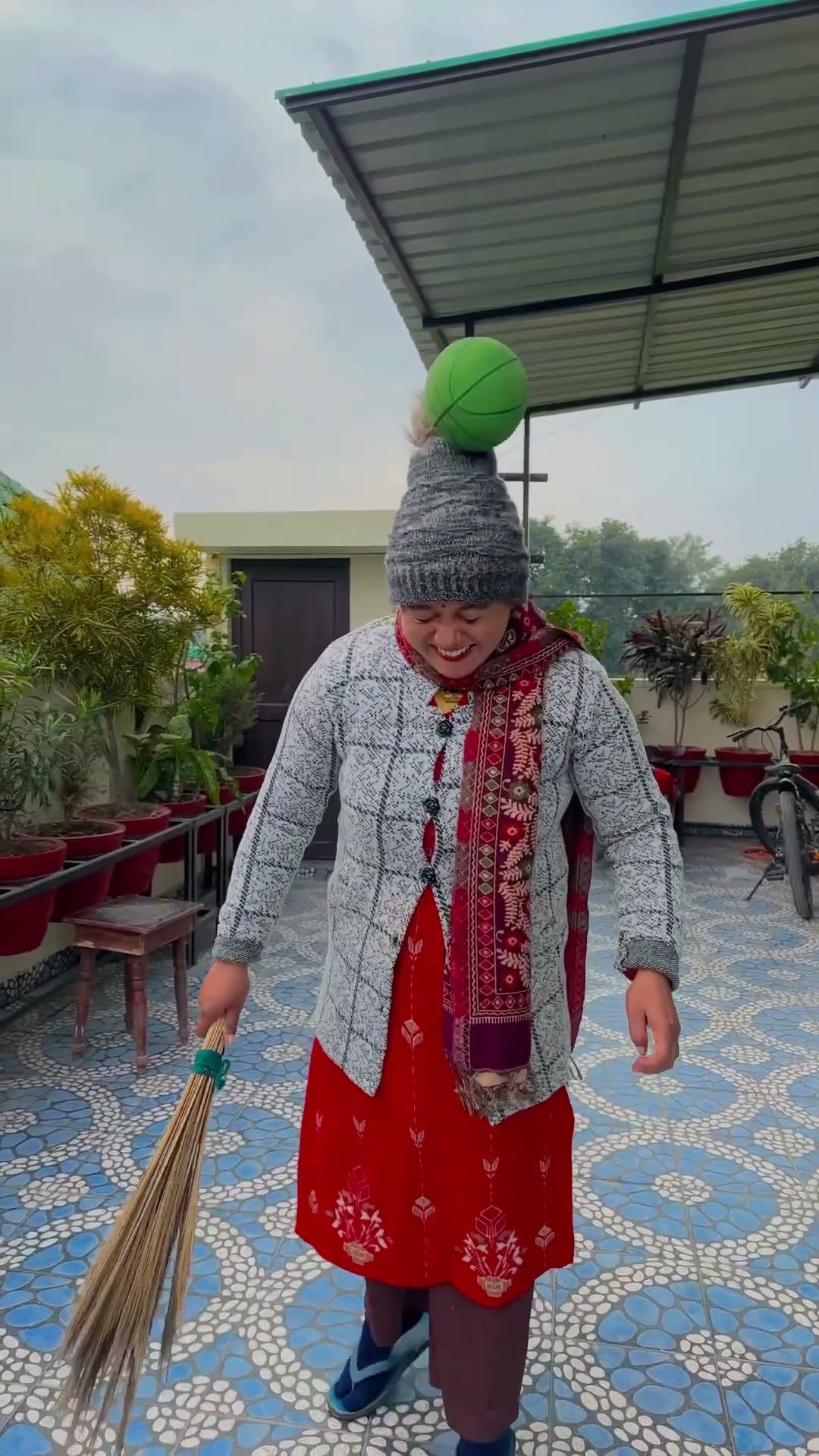 Udi Udi Jaye ?? #shorts #love #funny #ball #trending #newreels