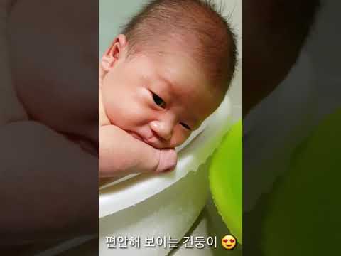 생후 17일 <strong>아기</strong> 목욕 시키기 건둥이 첫 <strong>세제</strong> 맛본날ㅠㅠ