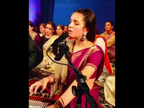 Madhurika Devi Dasi Mataji's Melodious Kirtan 🌺💗 #harekrishna #shortvideo #viralvideo