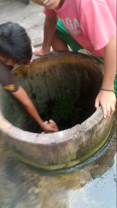 anak nekat masuk sumur