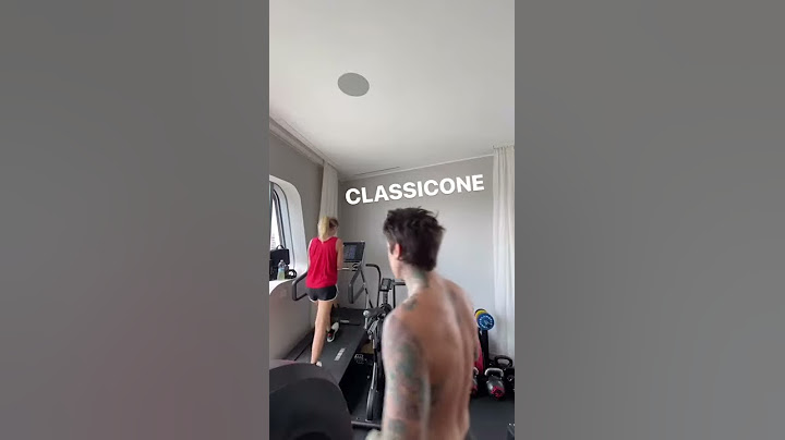 Chiara Ferragni senza 'mutande' su Instagram: Fedez le abbassa i pantaloni in diretta