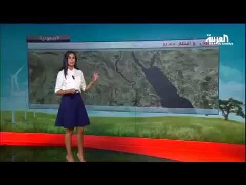 لحظة سقوط مذيعة العربية على الهواء بسبب الكعب العالي