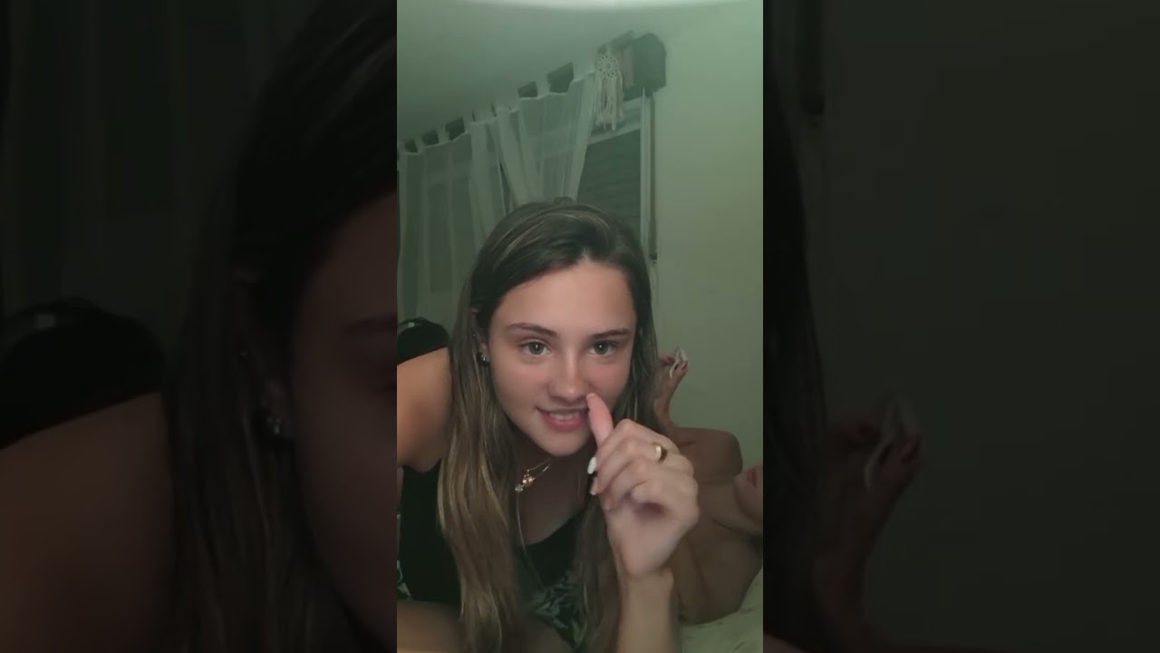 Two beautiful girls telling stories ♥️