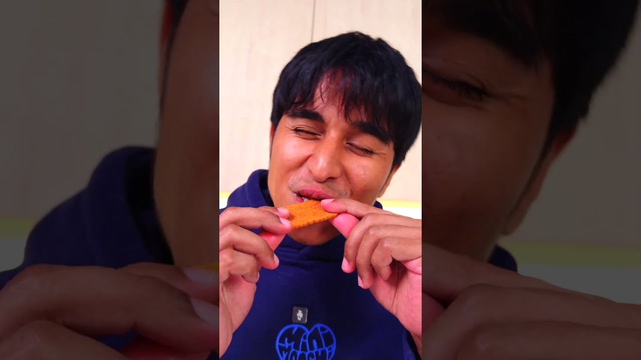 Who is eating BISCUIT Properly ?