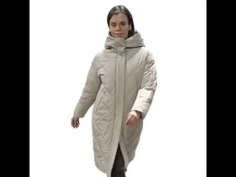 Пальто жіноче стьобане зимове довге капюшон світлий беж, видео 2