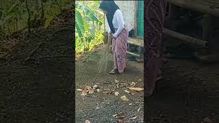 Aktivitas Neng Tita Gadis Desa Tangguh shorts jatipurwa ahort nengtita