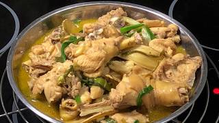 Stirfry free range chicken with ginger and green onion姜葱炒鸡肉