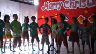 The forest raised a Christmas tree (в лесу родилась елочка на английском)