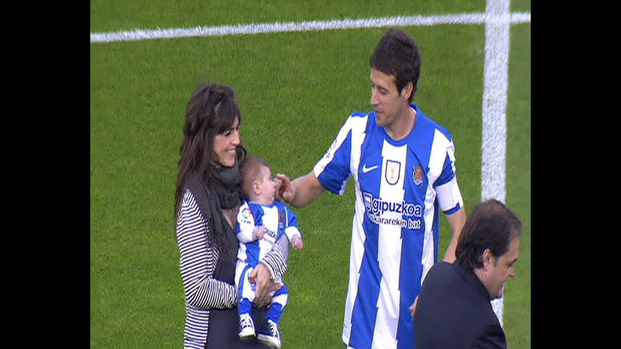 Emotiva despedida de Mikel Aranburu