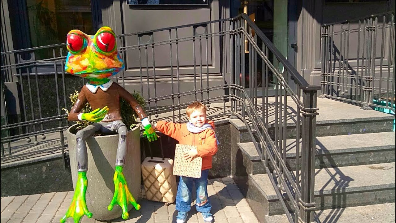 АРТ ОБЗОР #16 Серия Инсталляция Лягушка Путешественница🐸Отель Frapolli21 г.Одесса ул.Троицкая 34 А