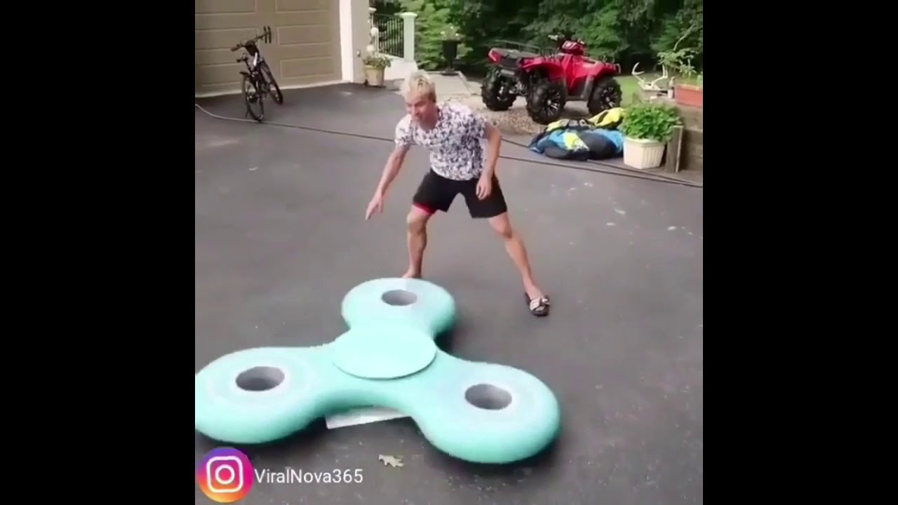 WORLDS LARGEST FIDGET SPINNER! YouTube