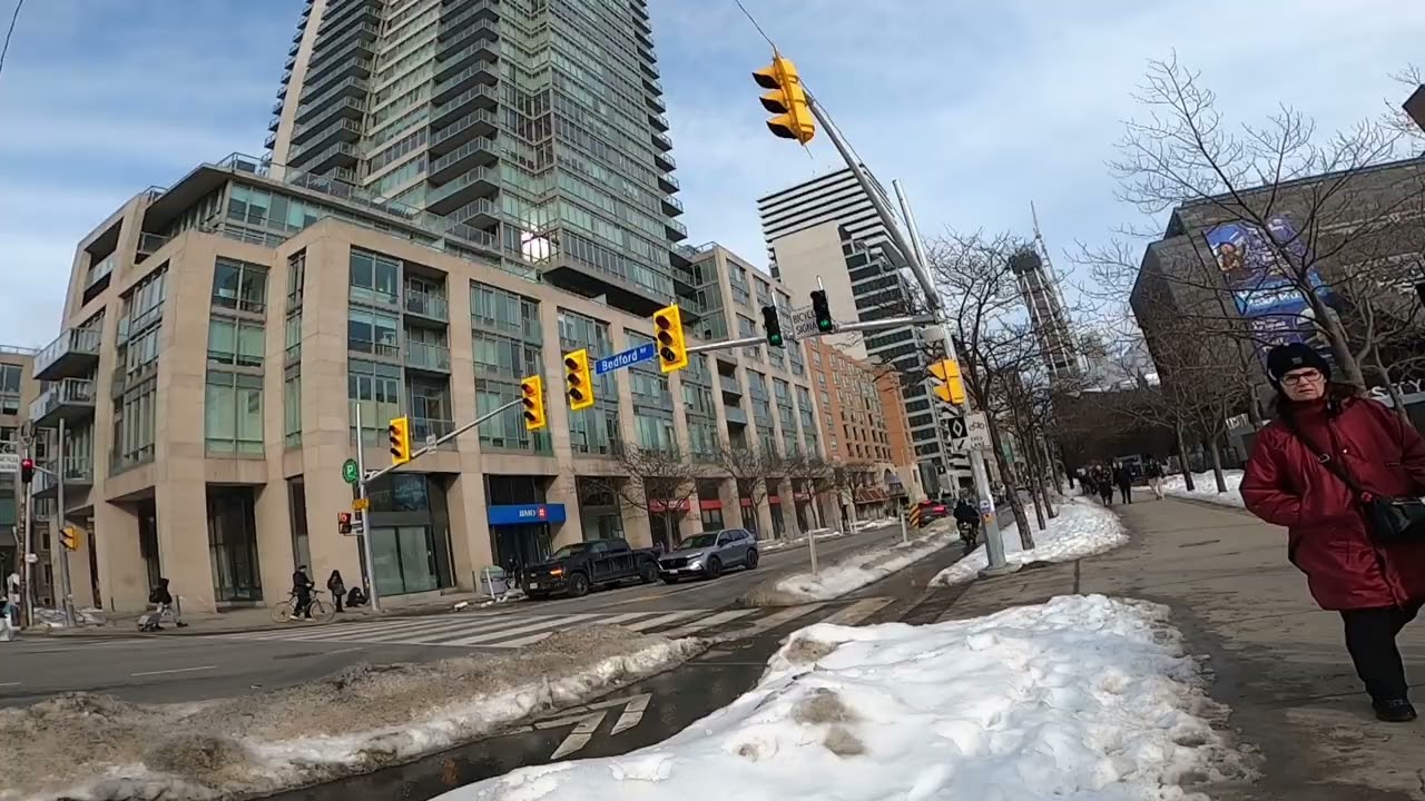 Watching Traffic Signal Phasing at Bloor Street & Bedford Road in Toronto (FEB 15, 2026)