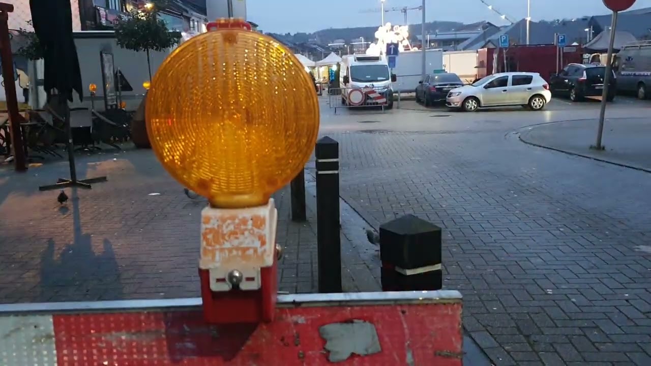 Lanterne contemporaine-Eigentijdse lantaarn-Zeitgenössische Laterne-Contemporary lantern