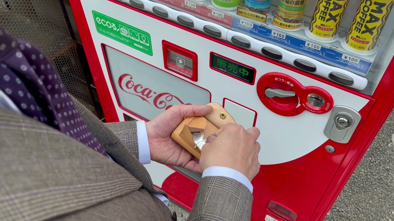カードケースの大きさに長財布の収納力デザインも妥協しない高級