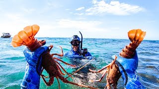 CATCHING TWO CRAYFISH IN ONE DIVE WITH BARE HANDS Australia Is Burning Please Help - Ep 157
