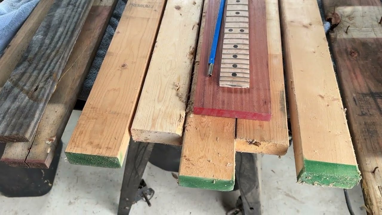 Гитара из палетной древесины и брусков 2x4. Обработка древесины!