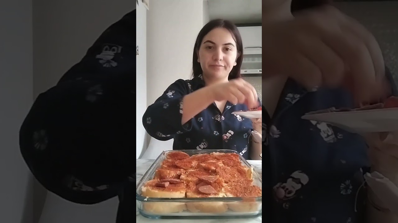 Bayat ekmekleri değerlendiriyoruz👏 Pratik 5 dakikada lezzetli Ekmek Pizza yapıyoruz 🍕#pizza #tarif