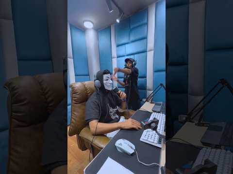 جاي يتخانق مع صحابه حسام شيكو