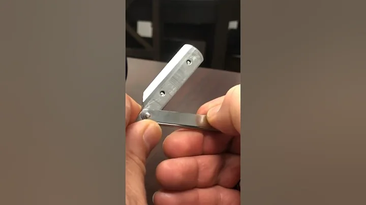 How To Install the Blade in a Hinged Shavette Barbers Razor #shaving #skincare #razor #blade #barber