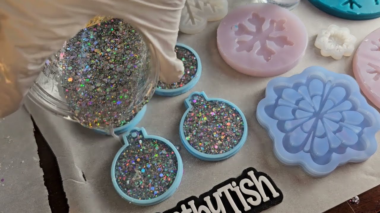 How to make resin ornaments / how to mix resin / resin ornaments step by step