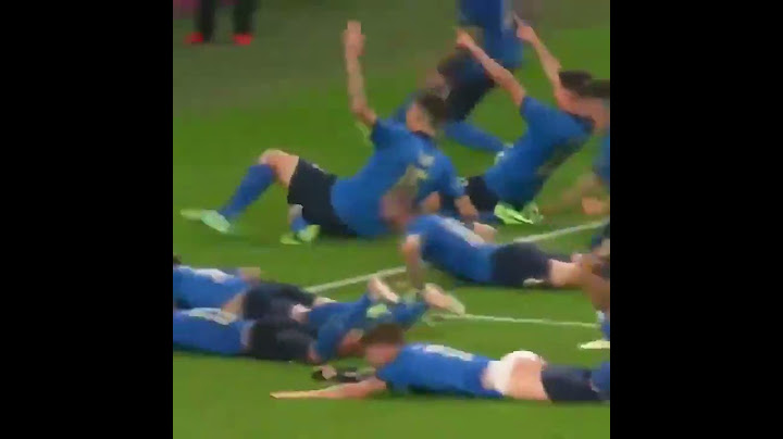 イタリア代表FWインモービレ、EURO優勝で喜びすぎてバンツ丸見え！