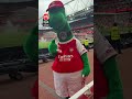 Gunnersaurus does the Gyokeres celebration with a kid! 🦖🔥