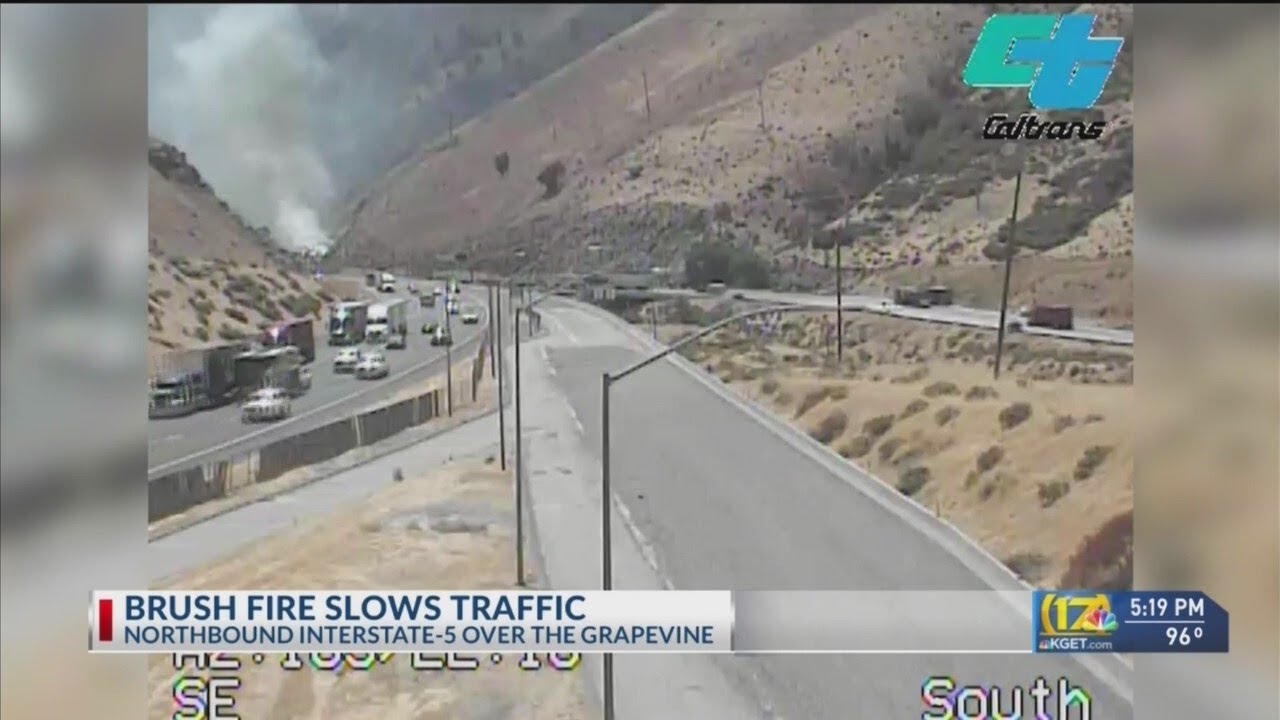 Brush fire slows traffic on NB Interstate 5 over the Grapevine - YouTube