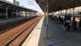 5801B次郵輪式列車回送台南站通過