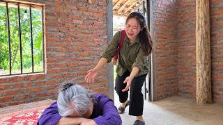 Female Doctor Returns Home to Care for Her Sick Mother Amid Hardship, Helped by a Young Doctor