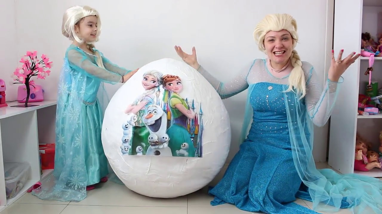 FROZEN ELSA GANHA OVO GIGANTE DA ANNA 