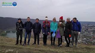 Школярі Хрещатицького НВК влаштували велике прибирання території села