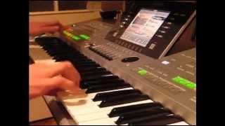 Video thumbnail of "Benny Hill theme (Yakety Axe) on keyboard Yamaha Tyros 3 (cover)"