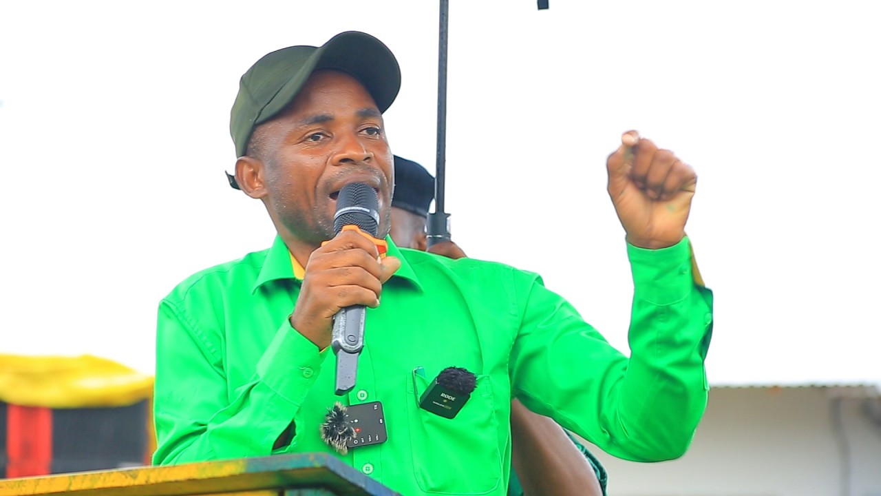 CCM MBEYA WACHARUKA MNAVAA NGUO ZA CHAMA NA KUIBA FEDHA ZA UMMA TUTAWASHUGHULIKIA.