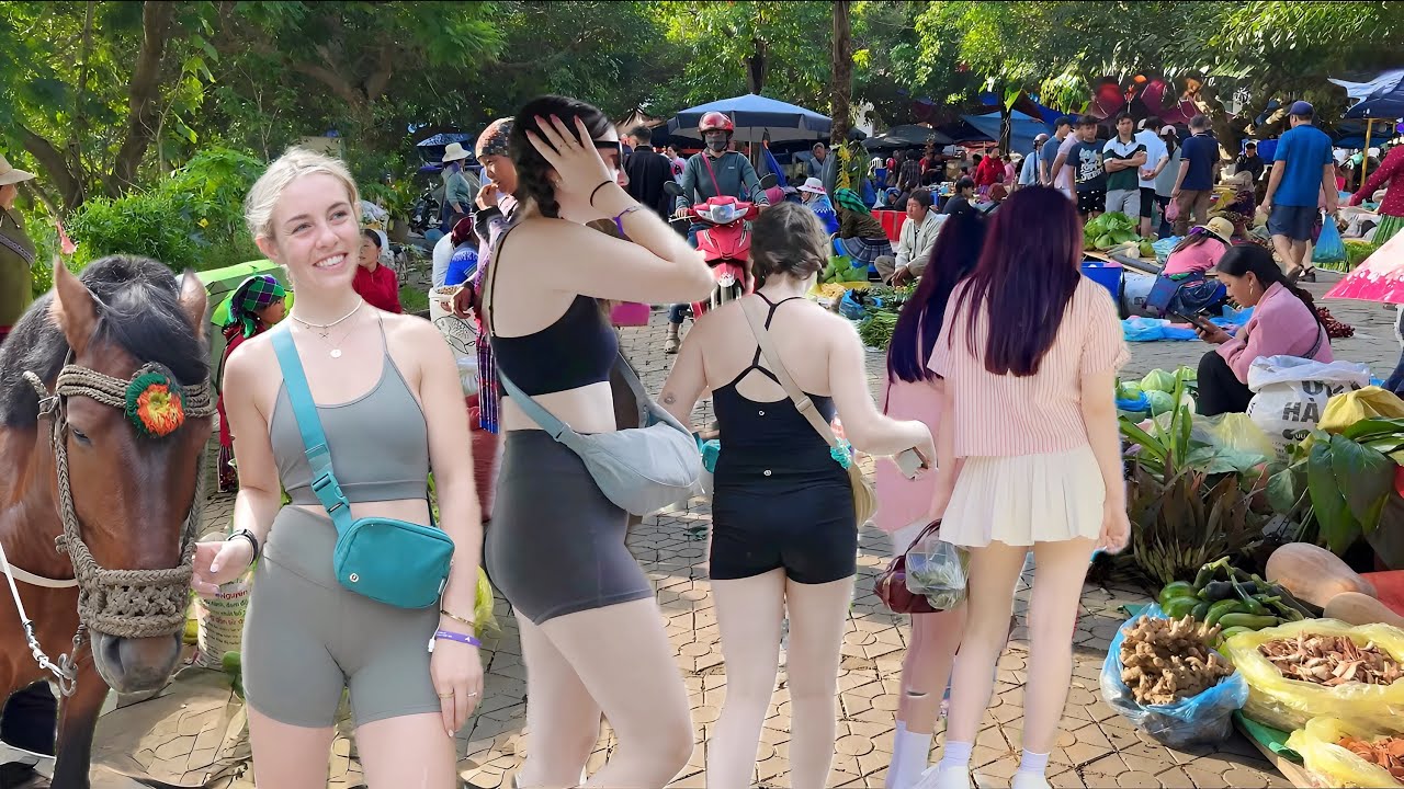 Hàng Nghìn Cô Gái Trắng Nõn Nà Đi Tìm Mua Thảo Được Tình Yêu - Lượng Tây Bắc