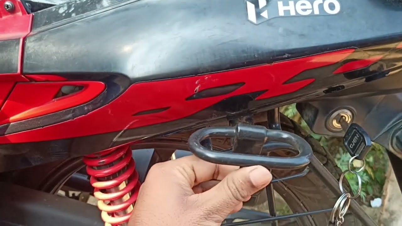 BAG HOOK LUGGAGE HOOK FOR GLAMOUR BS6