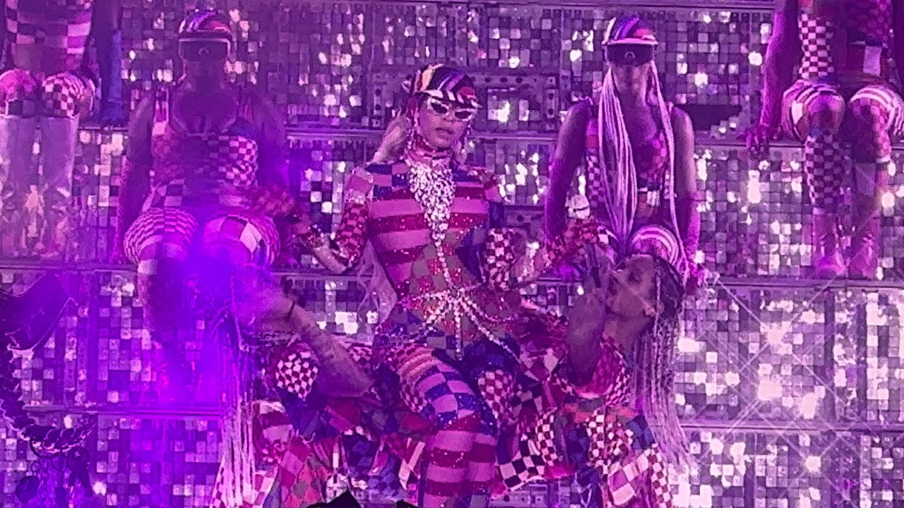 Beyoncé - Cuff It Live Renaissance World Tour Houston night 2 - YouTube
