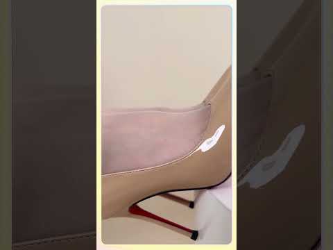 Flesh-colored pantyhose #shoes