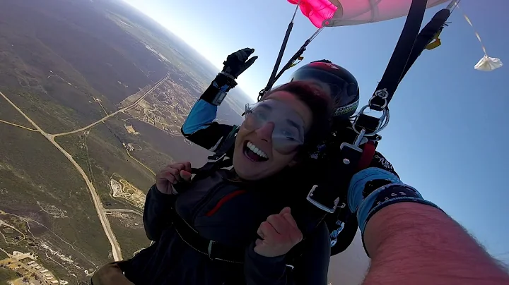 Tara Horne - Tandem Skydiving Video - Skydive Juri...