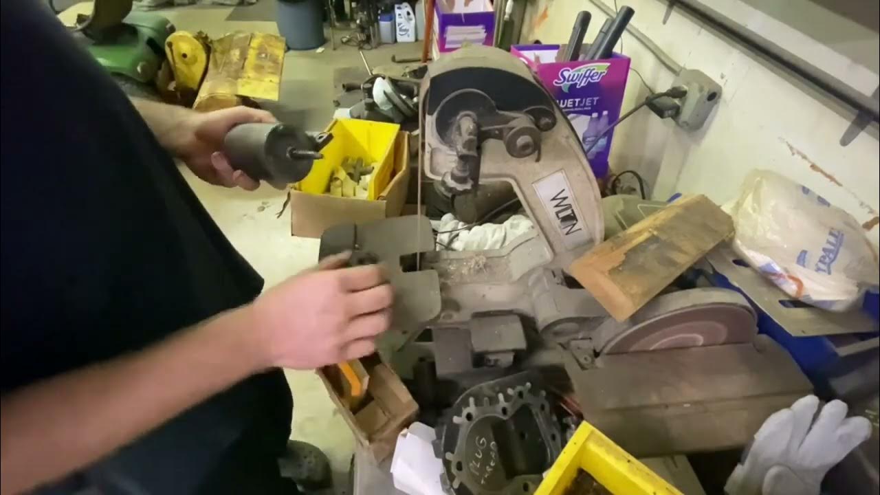 Weak Starter! Lets Fix It! "Rebuilding" The starter on my 1970 140