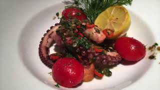 Krake (Oktopus), gebraten und als Salat