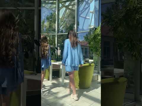 Жіночий костюм з креп жатки сорочка та шорты Блакитний, видео 1