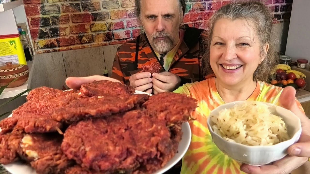 Smažíme ČERVENÉ BRAMBORÁKY -  se sýrem, červenou řepou, cuketou a čajotem