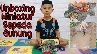 Unboxing Miniatur Sepeda Gunung