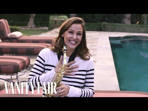 jennifer-garner-shows-off-her-saxophone-skills