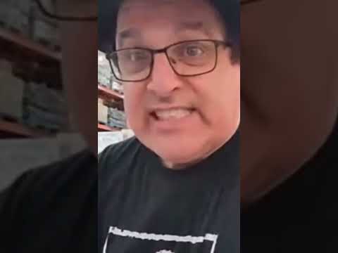 Perry grits his way through Costco