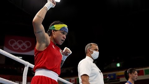 Bia Ferreira vence na estreia e vai às quartas no boxe em Tóquio