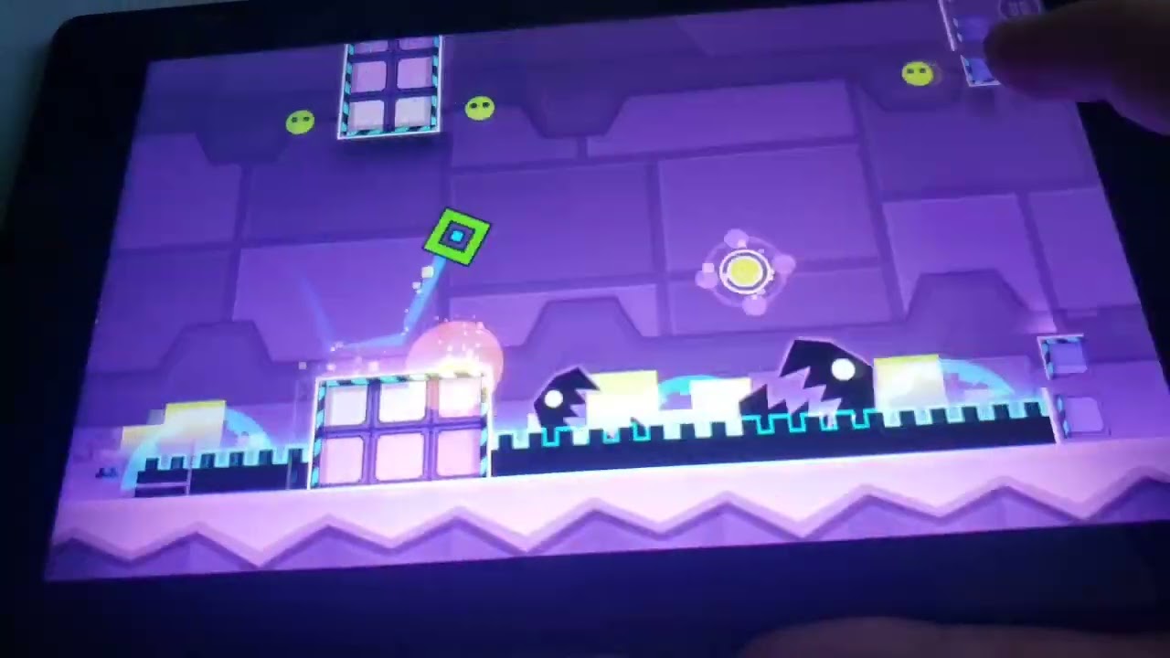 Low battery VS cat cringy