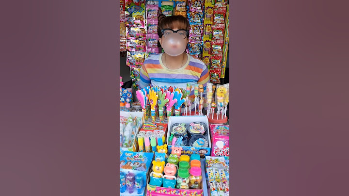 Miss 2's Grocery Store (Miss 2 blows bubbles with chewing gum) | Hieu Kute