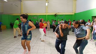 MAURICIO HAYO LA URNA DE SUS ZAPATOS CON LA TRIKI
