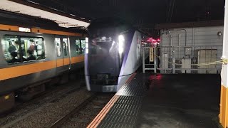 [電笛あり・ジョイント音]E353系 S101編成 S204編成 特急はちおうじ1号八王子行が電笛を鳴らしながら八王子駅3番線に入線するシーン